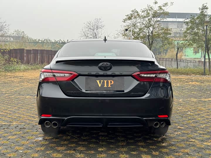 Фото 5 - Toyota Camry