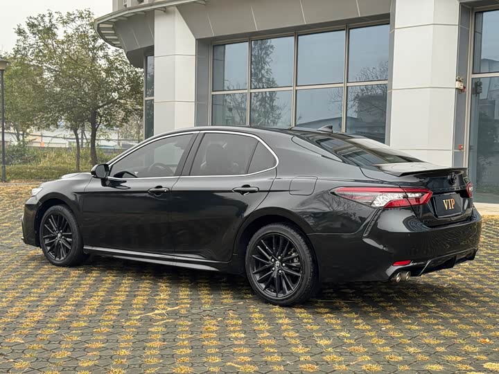 Фото 6 - Toyota Camry