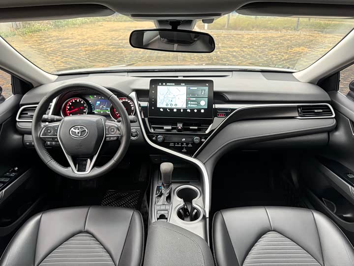 Фото 7 - Toyota Camry