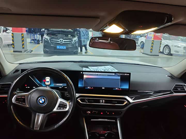 Фото 2 - BMW i3