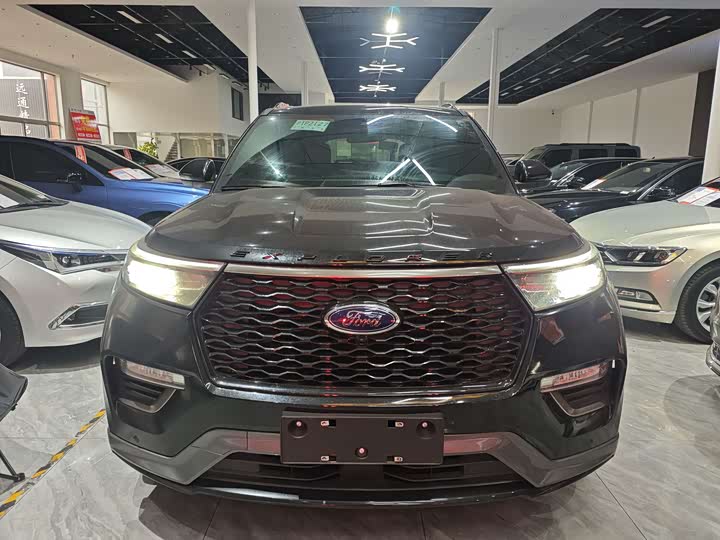 Фото 2 - Ford Explorer