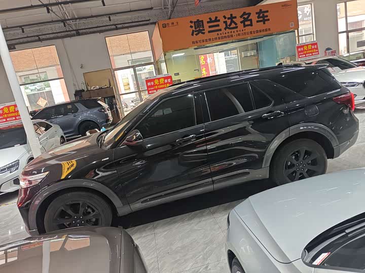 Фото 4 - Ford Explorer