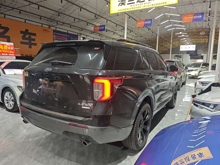 Фото 6 - Ford Explorer