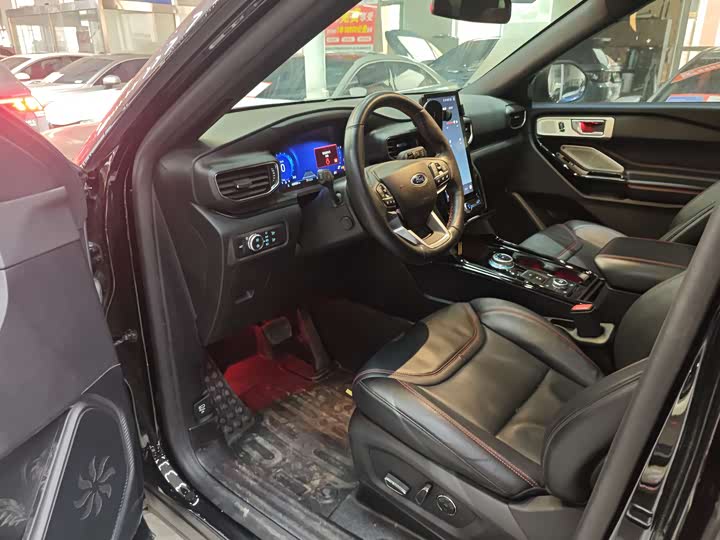 Фото 8 - Ford Explorer