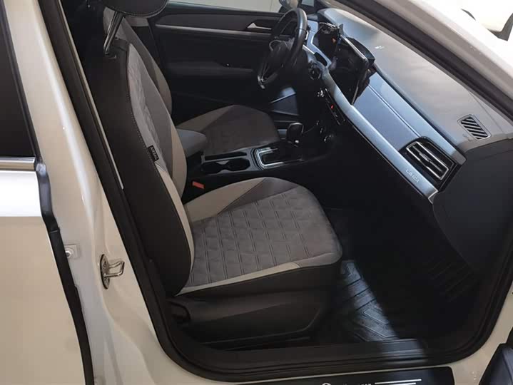 Фото 8 - Volkswagen Lavida