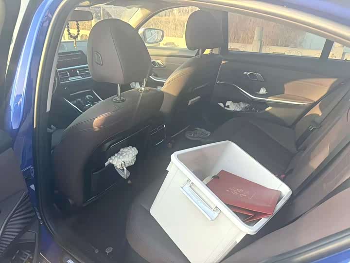 Photo 2 - BMW 3 Series