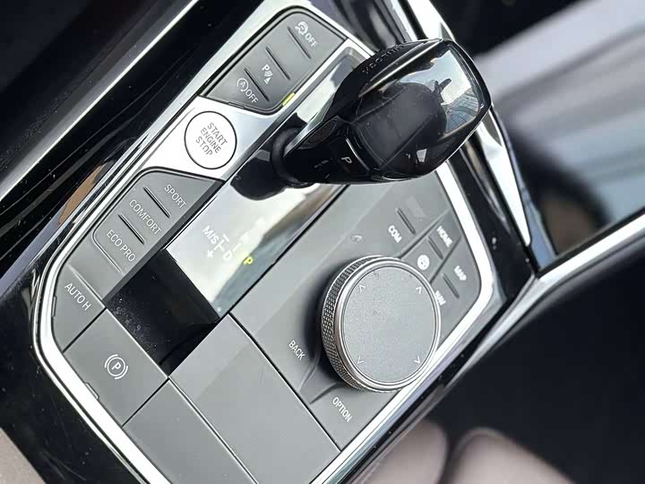 Photo 5 - BMW 3 Series