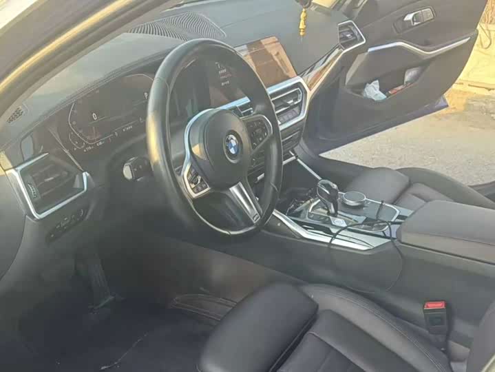 Photo 8 - BMW 3 Series