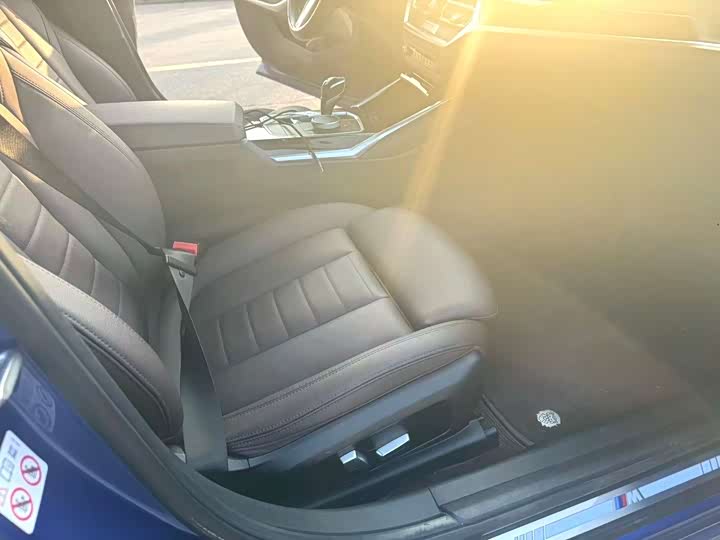 Photo 9 - BMW 3 Series