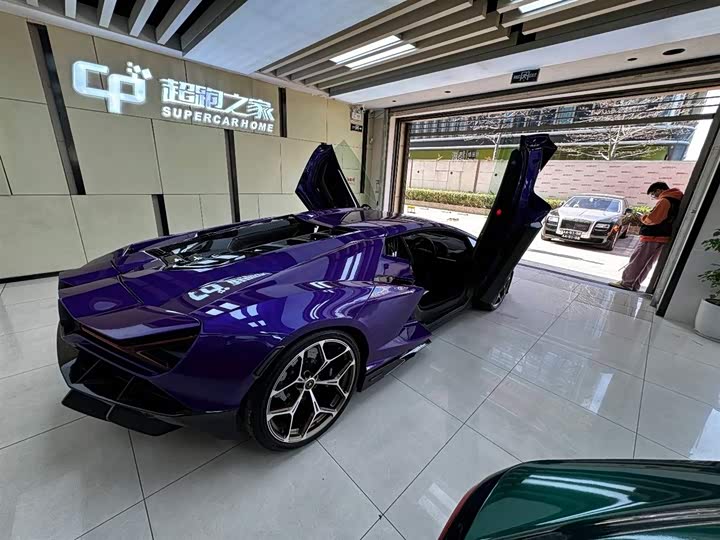 Фото 4 - Lamborghini Revuelto