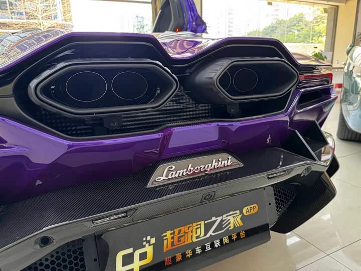 Фото 7 - Lamborghini Revuelto