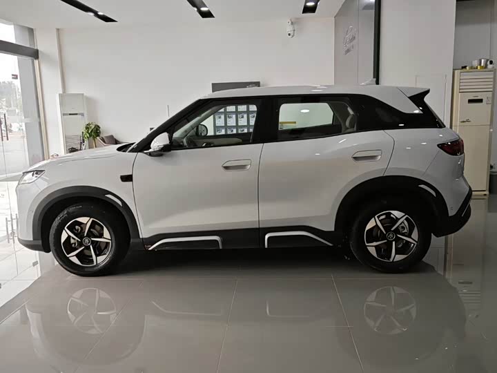 Фото 2 - BYD Yuan Up