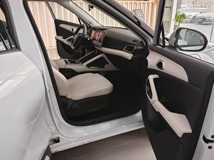 Фото 3 - BYD Yuan Up