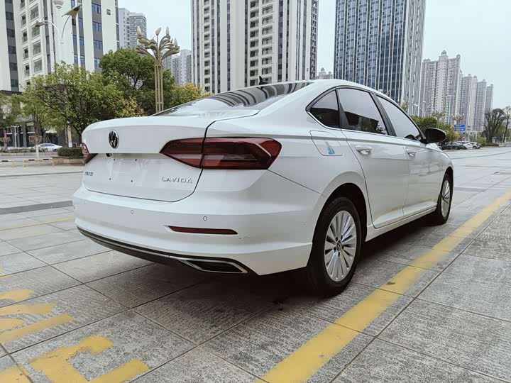 Фото 8 - Volkswagen Lavida