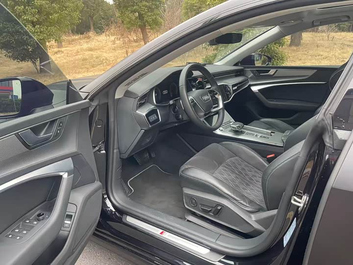 Фото 7 - Audi A7L