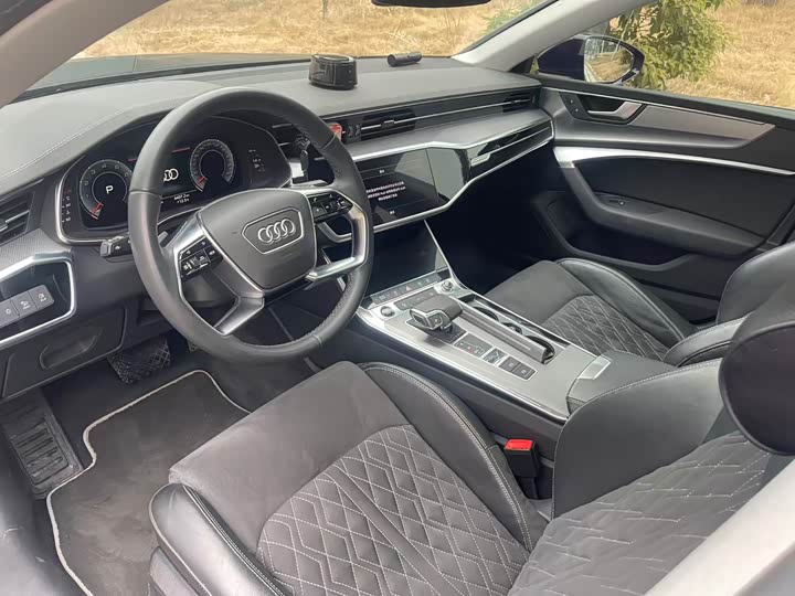 Фото 8 - Audi A7L