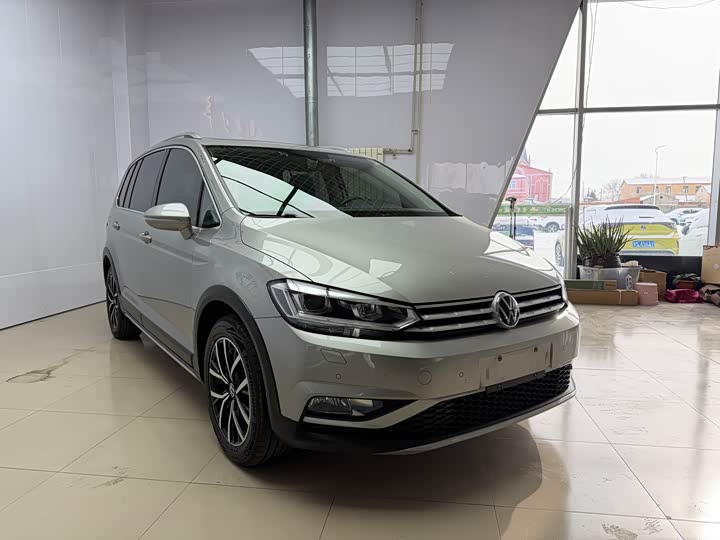 Фото 4 - Volkswagen Touran L