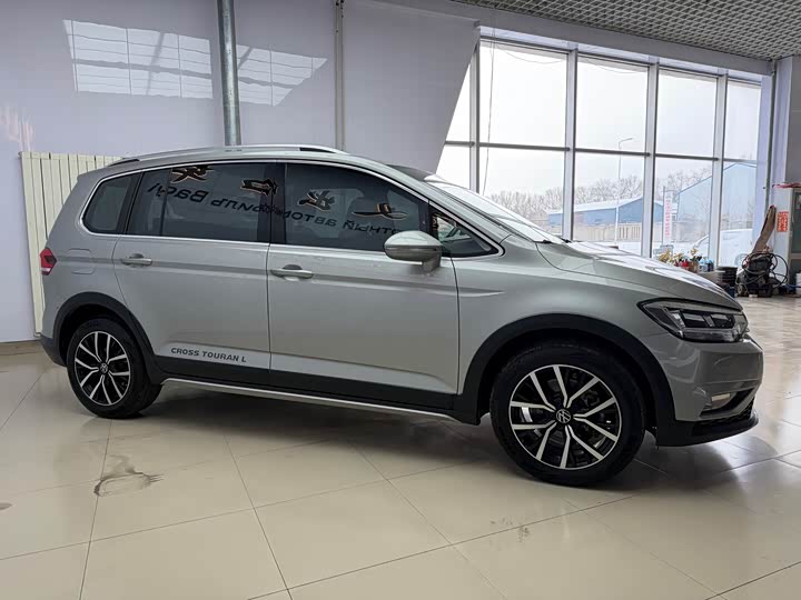 Фото 5 - Volkswagen Touran L