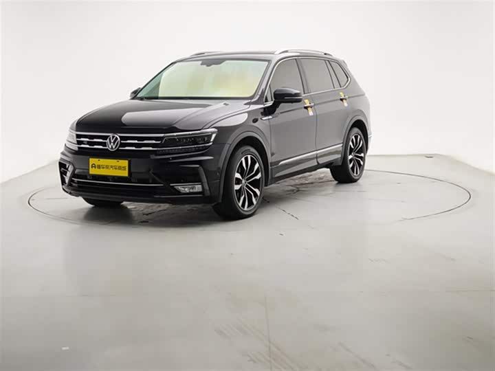 Фото 1 - Volkswagen Tiguan L Pro