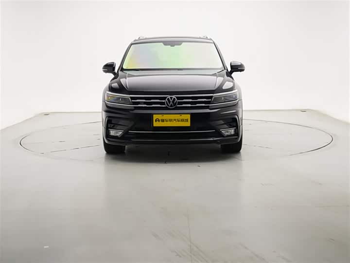Фото 3 - Volkswagen Tiguan L Pro