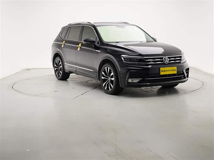 Фото 4 - Volkswagen Tiguan L Pro