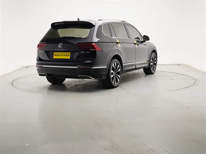 Фото 8 - Volkswagen Tiguan L Pro