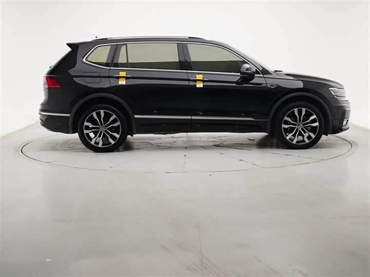 Фото 9 - Volkswagen Tiguan L Pro