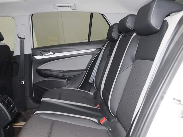 Фото 8 - Volkswagen Golf