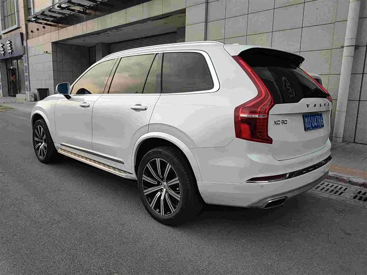 Фото 4 - Volvo XC90