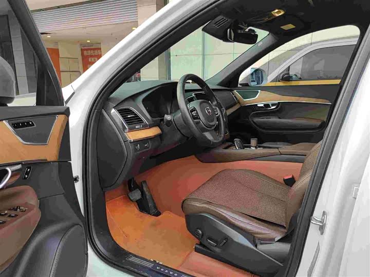 Фото 7 - Volvo XC90