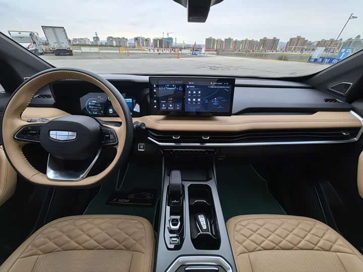 Photo 7 - Geely Okavango L