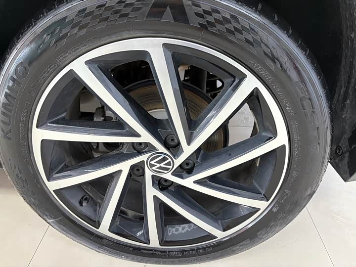 Фото 8 - Volkswagen T-Roc