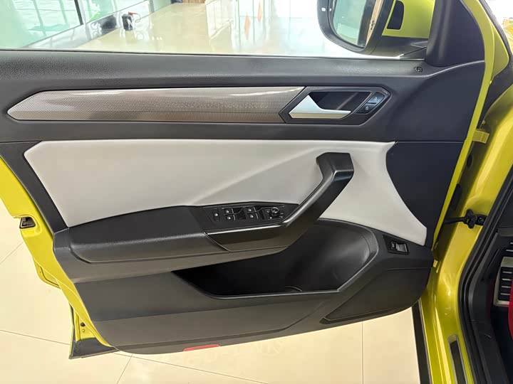 Фото 9 - Volkswagen T-Roc