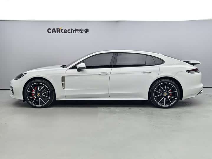 Фото 2 - Porsche Panamera