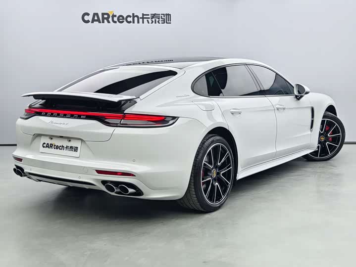Фото 4 - Porsche Panamera