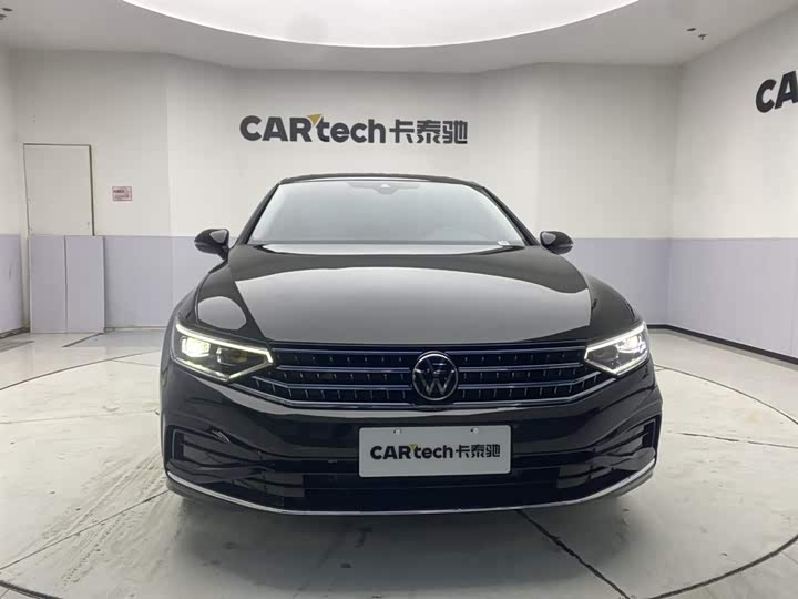 Фото 2 - Volkswagen Magotan