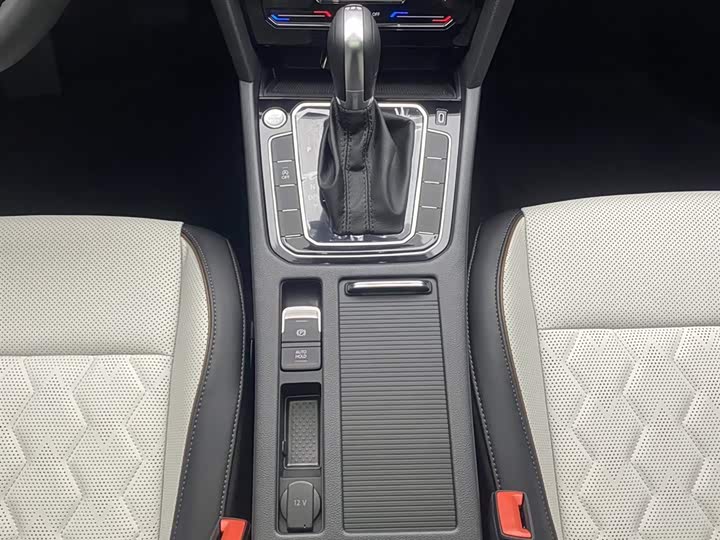 Фото 8 - Volkswagen Magotan