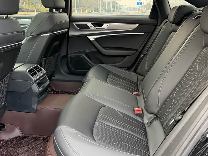 Фото 6 - Audi A6L