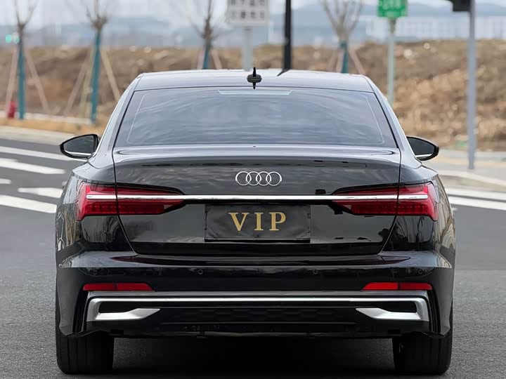 Фото 8 - Audi A6L