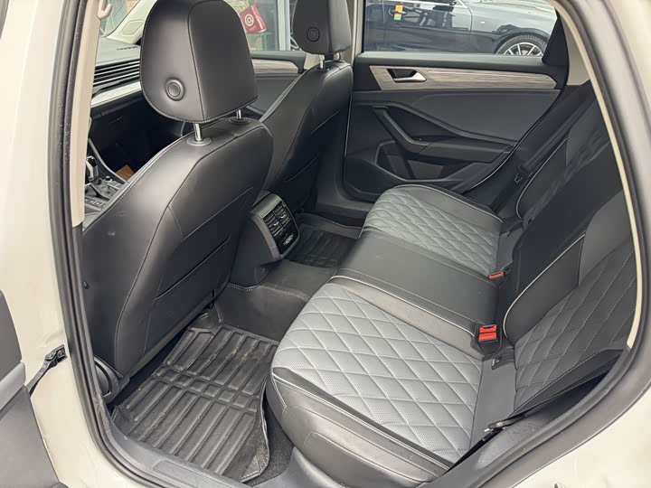 Фото 9 - Volkswagen Sagitar L