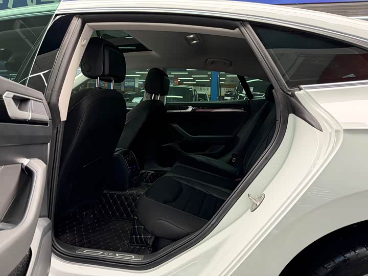 Фото 8 - Volkswagen CC