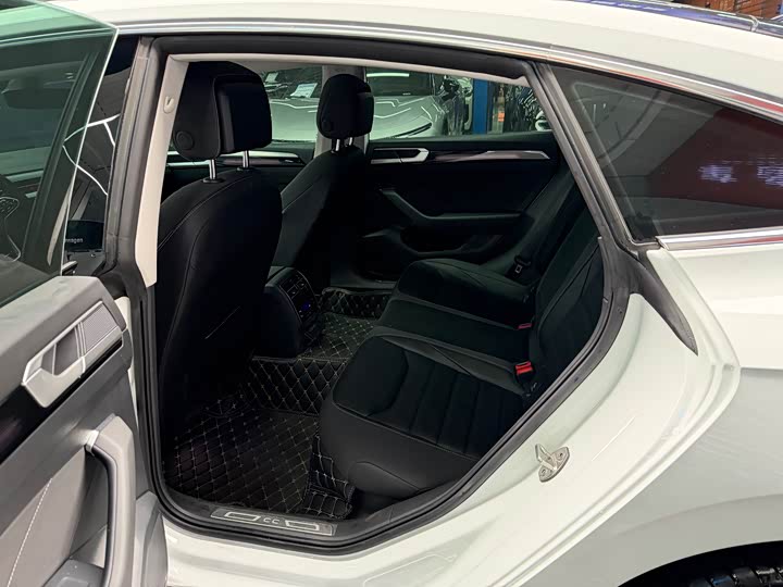 Фото 9 - Volkswagen CC