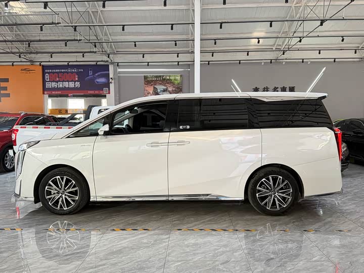 Фото 3 - GAC Trumpchi M8