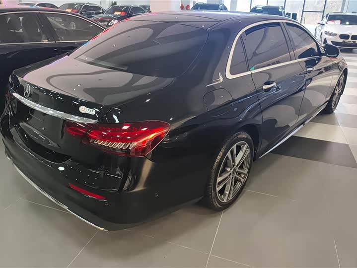 Photo 3 - Mercedes-Benz E-Class