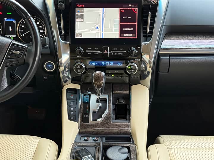 Фото 8 - Toyota Vellfire