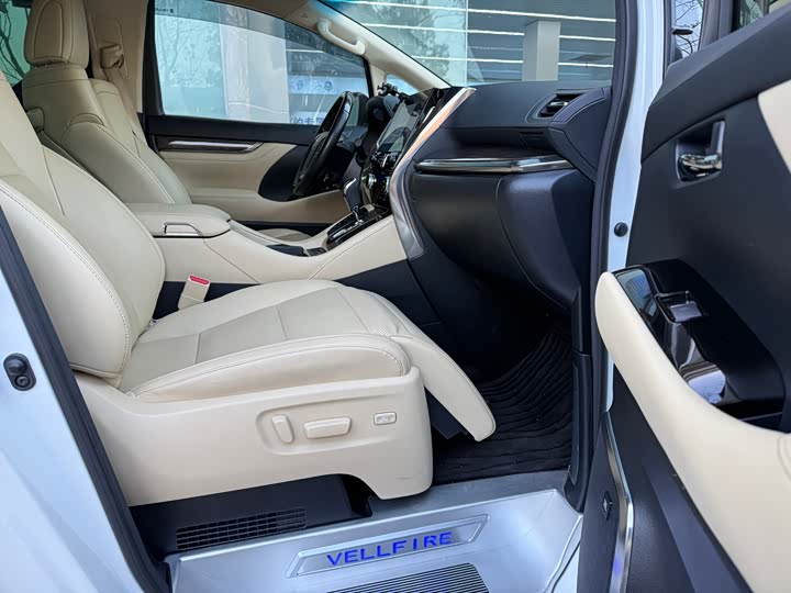 Фото 9 - Toyota Vellfire