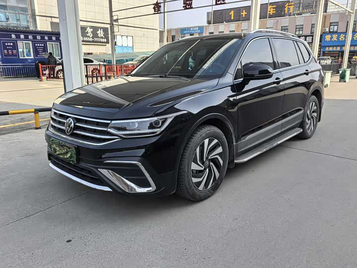 Фото 1 - Volkswagen Tiguan L Pro