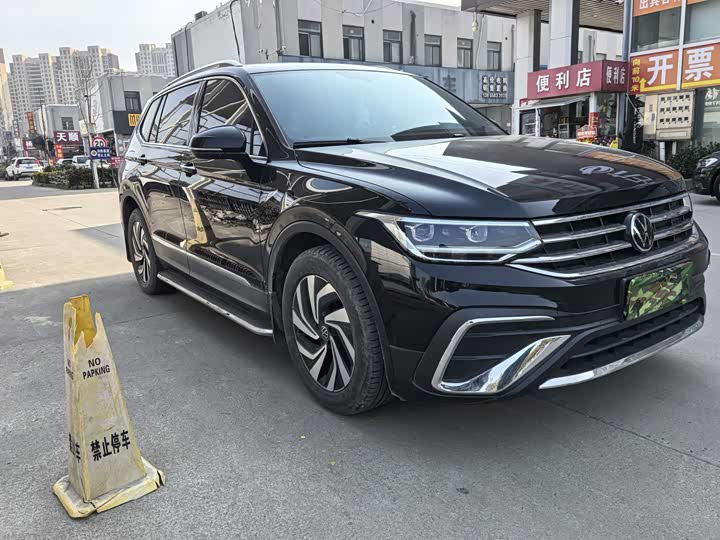 Фото 3 - Volkswagen Tiguan L Pro