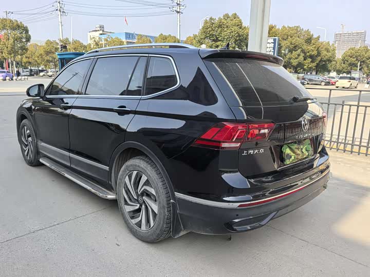 Фото 8 - Volkswagen Tiguan L Pro