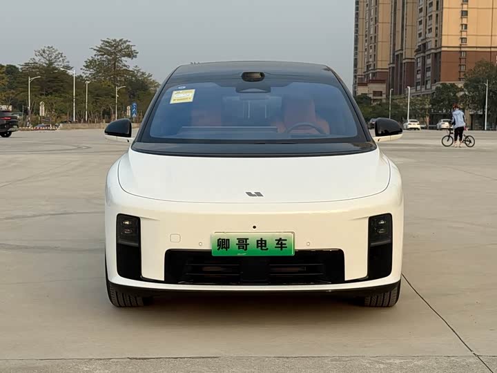 Фото 2 - LiXiang i8